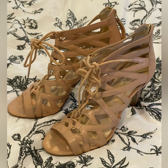 Nine West 5.5 Beige Lace Up‎ High Heels with Zipper Back - Picture 1 of 4